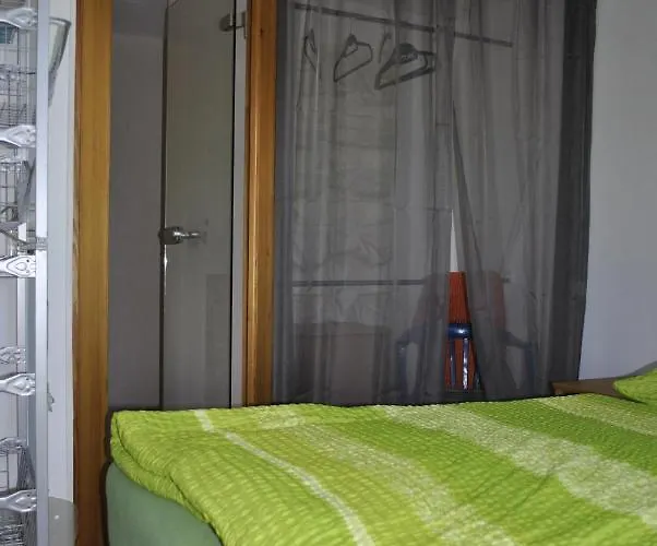 Gemuetliche Im Einfamilienhaus דירה קלן